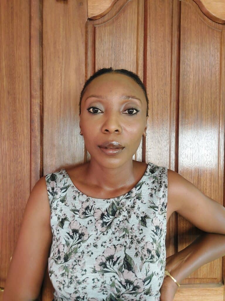 A simple full face makeup with minimal use of Products